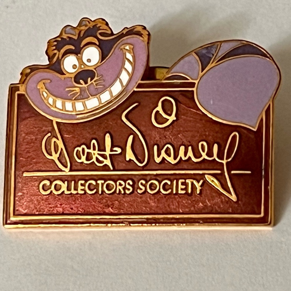 Cheshire Cat Alice In Wonderland Walt Disney Collectors Society Pin Retired 1994